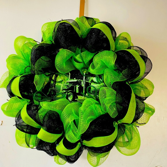 Peterbuilt wreath with eyes - Picture 1 of 5